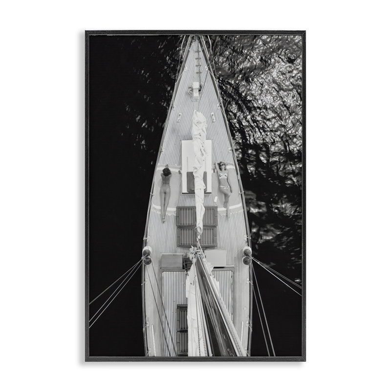 Voilier de rêve vue aérienne, estampe numérique, design par LSR Design Studio, H 30 po x l 20 po, Giclée encadrée noir minuit
