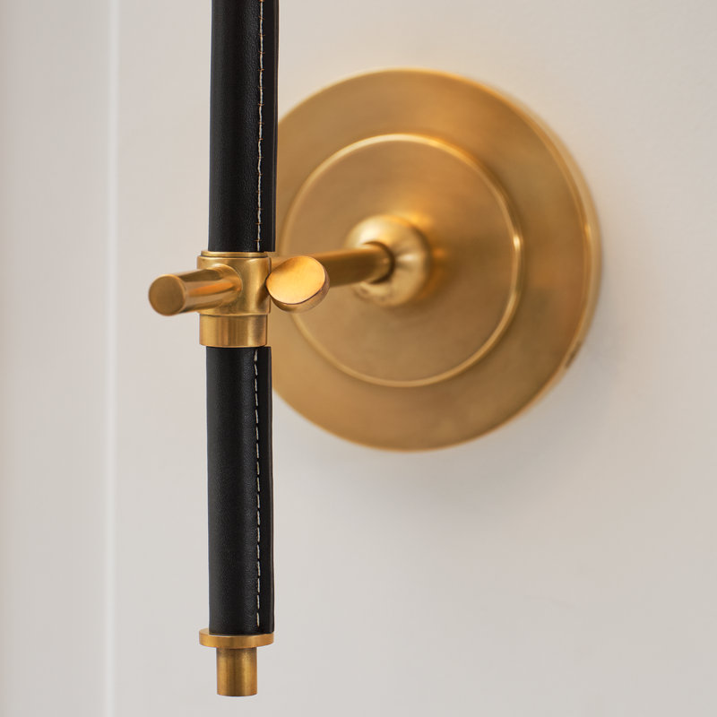 Bryant 1 - Light Wallchiere, Hand-Rubbed Antique Brass/Chocolate Leather