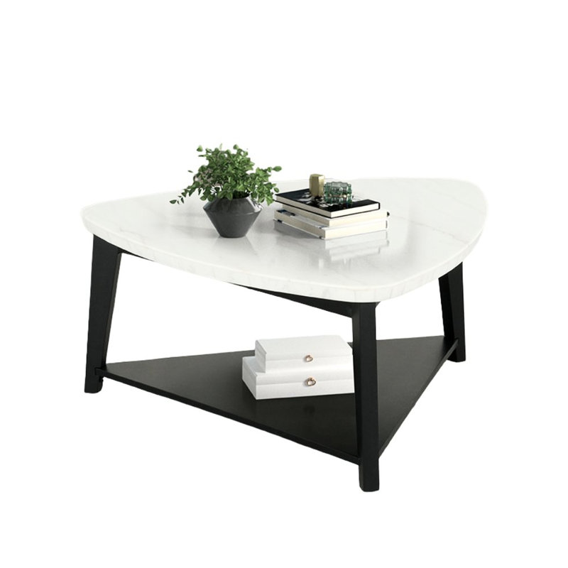 Table basse triangulaire de style contemporain, plateau en marbre, coloris blanc et noir, bois massif et contreplaqué, 101,6 cm de large, profondeur 48,3 cm, hauteur 48,3 cm, élément de décoration pour salon, base en pouces.