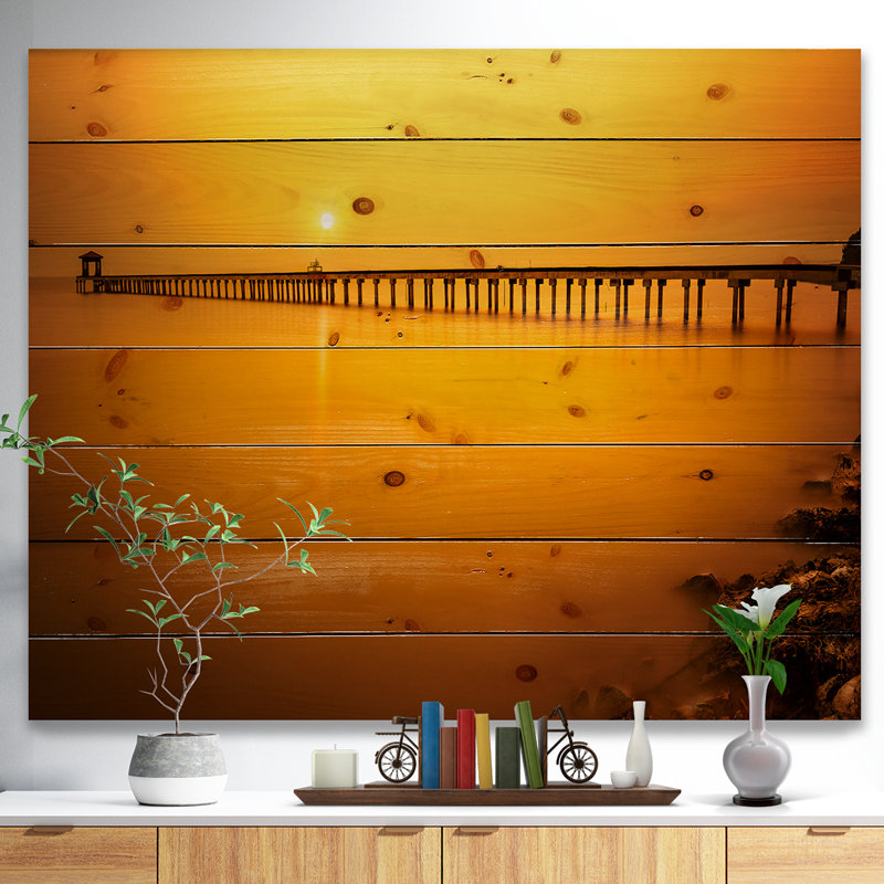 «Yellow Tinged Seashore and Long Pier» - Impression, H 34 po x l 44 po x P 1,5 po, Bois
