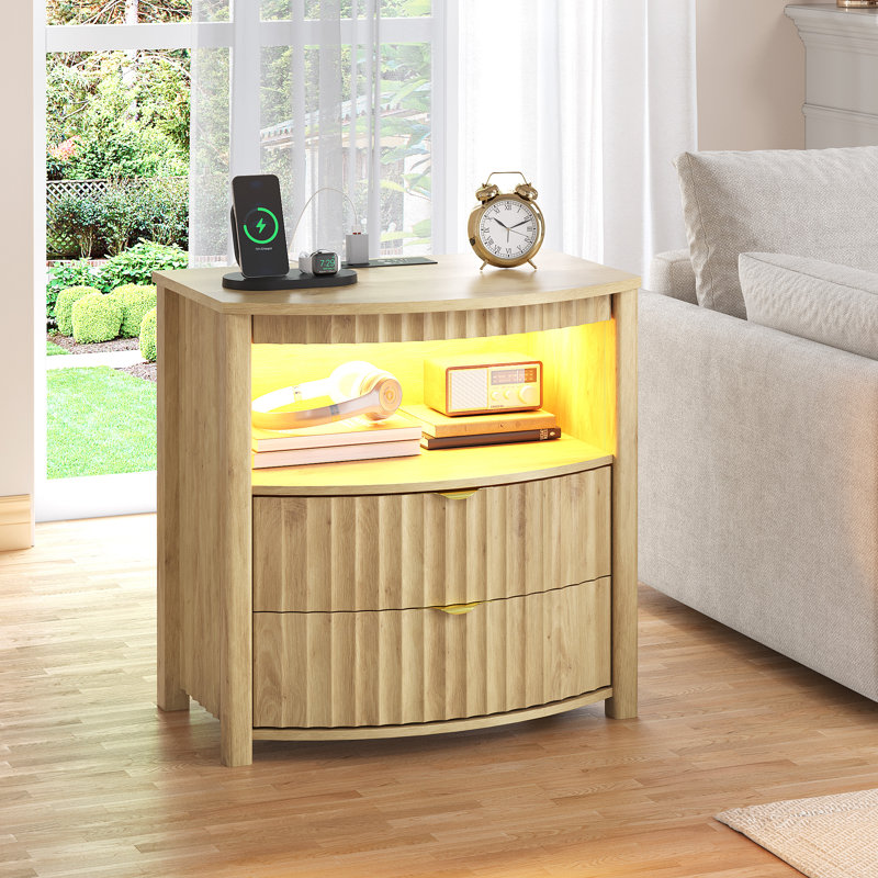 Table de chevet cannelée de 23,6 po de largeur avec lumière de gradation, capteur de mouvement, station de charge, Beige