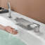 Robinet de baignoire à 4 trous à fixation sur le comptoir avec douche à main Robinet de baignoire à cascade avec robinets de baignoire à poignée simple en laiton-107418269