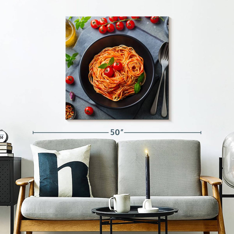 Yarlin, sauce tomate et pâtes, H 30 po x l 30 po