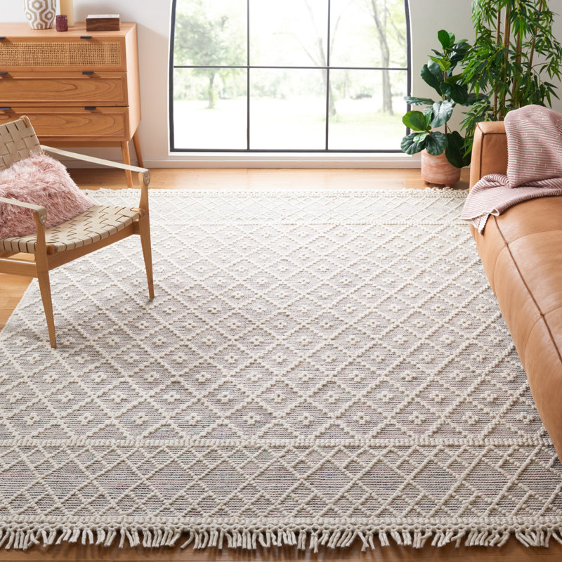 Heitzman Southwestern Hand-Loomed Ivory/Grey Area Rug, Rectangle 5' x 8'