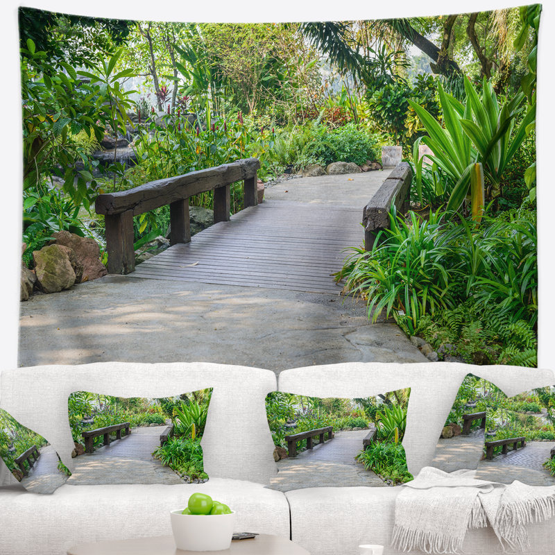 Chemin de pierre en pierre de polyester dans un tapisserie de jardin avec accessoires suspendus inclus, H 50 po x l 60 po