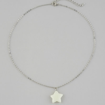 Un pendentif en cristal fluorescents lumineux colliers dans le cristal foncé pendentifs chaîne de pierre hexagonale colliers cadeau de Noël