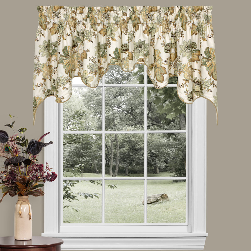 Pontoise Floral Scalloped Swag Window Valance