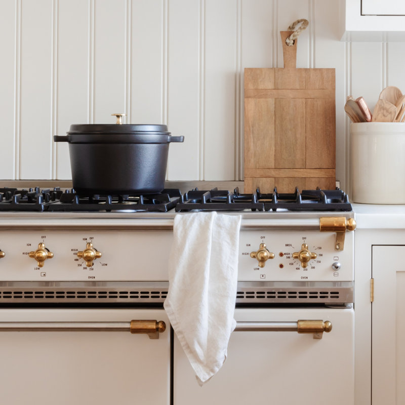 La Cocotte Cast Iron Round Cocotte, Black Matte, 7 quarts