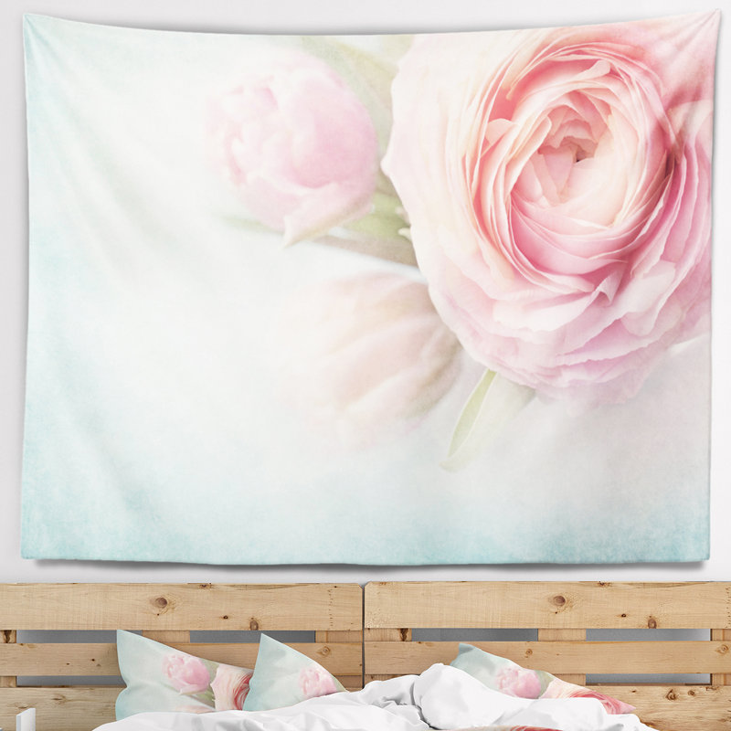 Tapisserie floral rose sur fond bleu, H 78 po x l 92 po