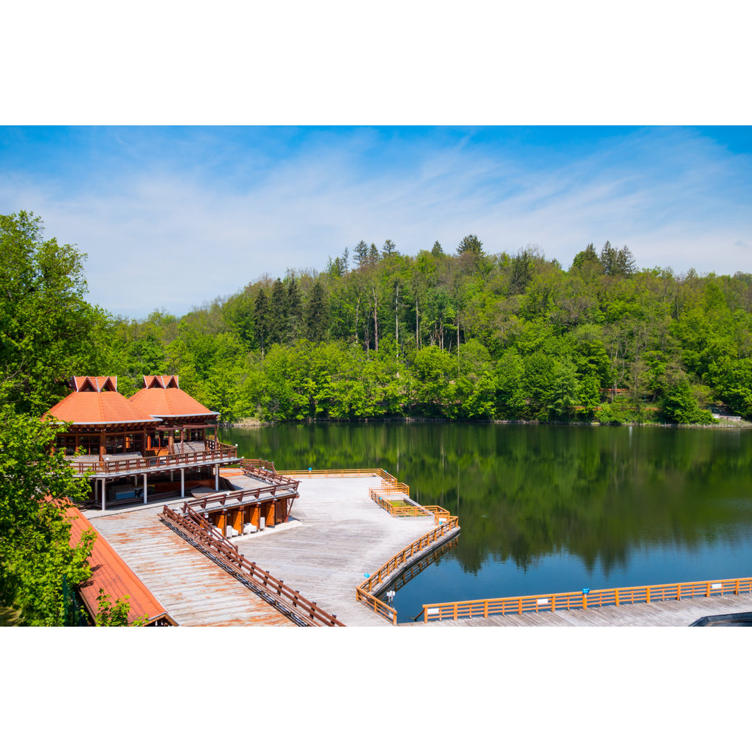 Bärensee in Sovata Rumänien von Benedek - Kunstdrucke auf Leinwand ohne Rahmen