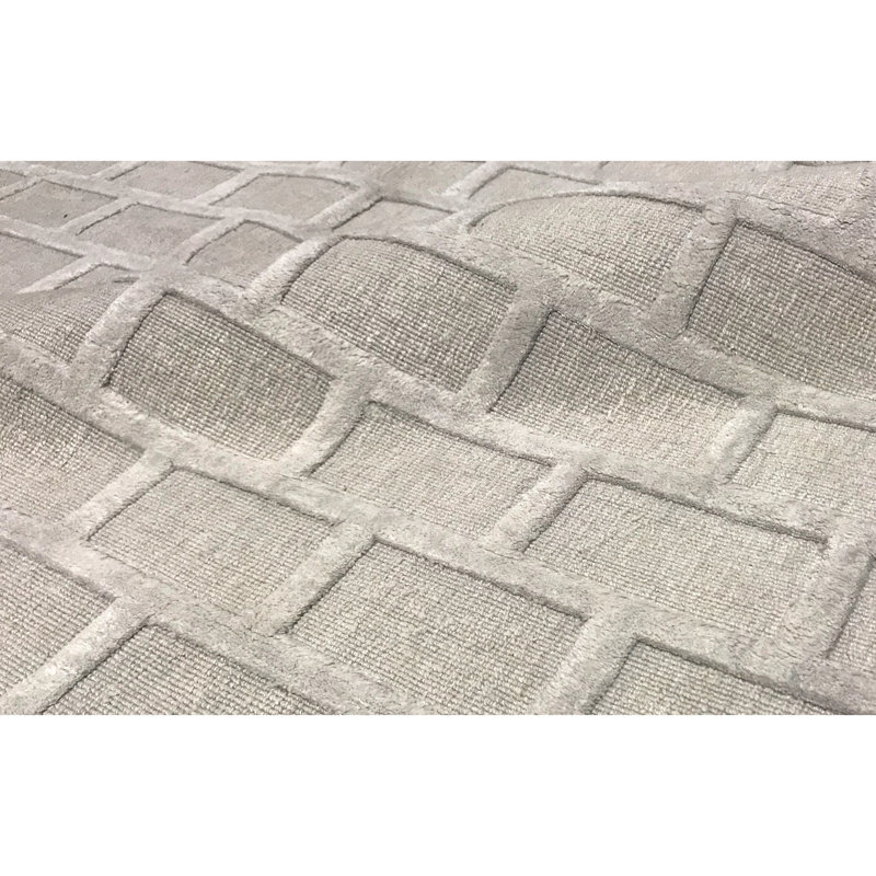 Wool Geometric Area Rug in Silver, Rectangle 6' x 8'11"