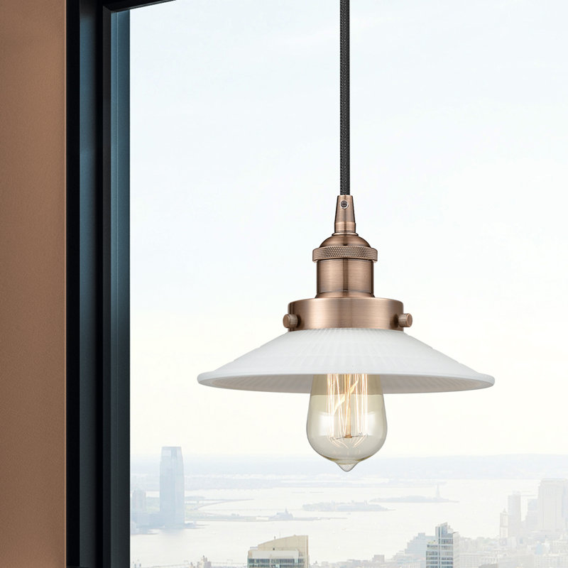Luminaire suspendu conique à 1 lumière Cahaba, Blanc mat, Cuivre antique