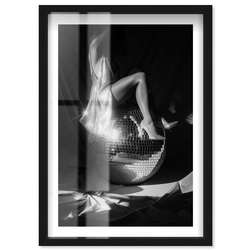 «Disco Ride Shadowbox Print» par Notoriart, H 55 po x l 37 po, Noir