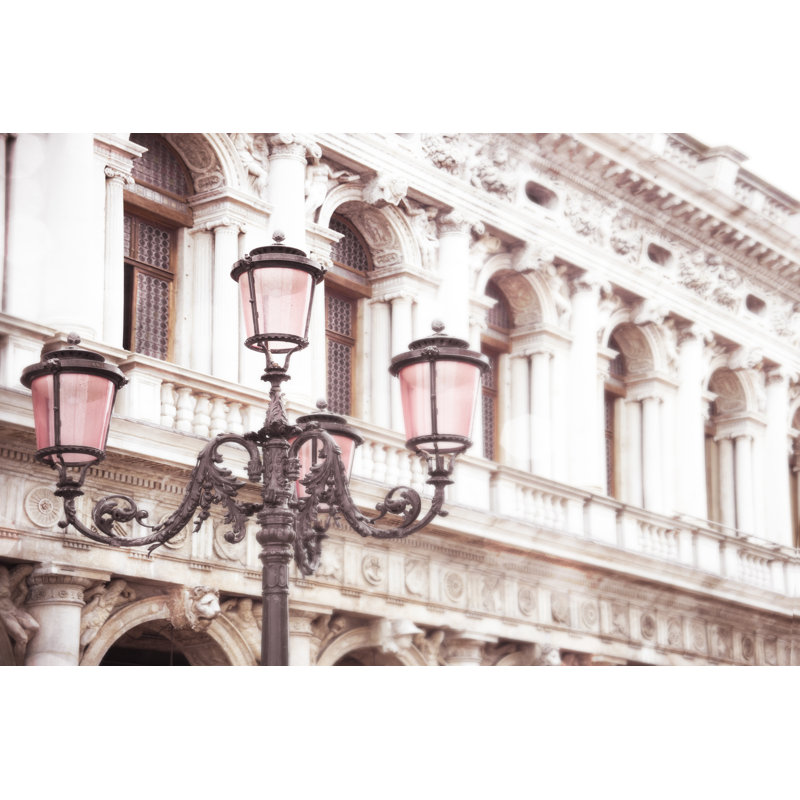 Photographie de Venise sur lanternes roses I, H 8 po x l 12 po