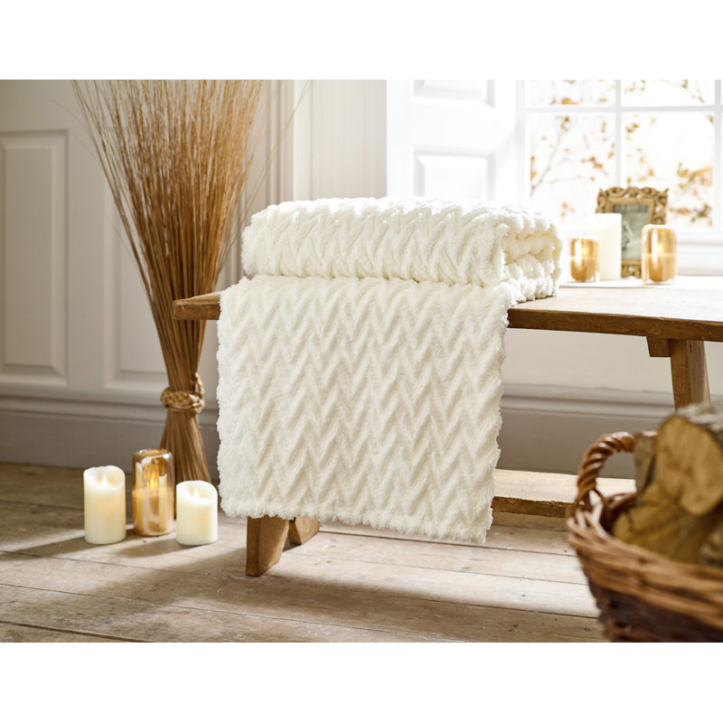 Tadcaster Luxury Soft Chevron Throw 140x180cm Warm Throw Blanket, Cream