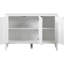 Armoire blanche pour divers environnements - portes, grand espace en blanc, avec trois supports solides et un grand rangement