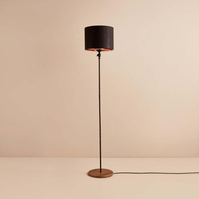 Lampe sur pied élégante, abat-jour en tissu noir, hauteur de 57,1 pouces | Structure en métal robuste avec base en plastique | Douille E27, 40 W maximum | Éclairage élégant pour le salon, la chambre à coucher ou le bureau | Design moderne pour tout décor