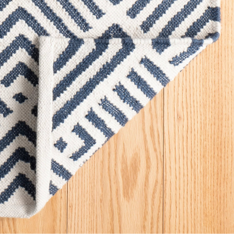 Cleo Navy Handwoven Indoor/Outdoor Rug, Rectangle 5' x 8'