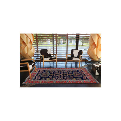 Tapis décoratif bleu marine à motif floral