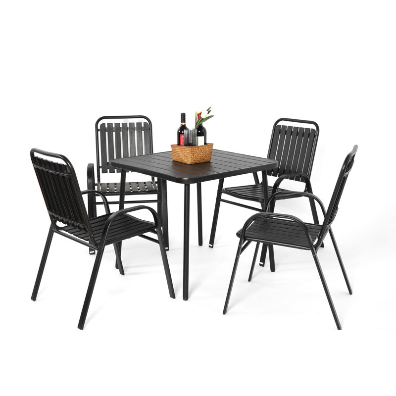 5 repas d'extérieur en noir: chaise en plastique et table en acier. Méthode d'assemblage simple, structure en métal, salle à manger confortable - 5 pièces et installation rapide, métal, coin salon