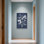 Plantes et fleurs à motif floral de vigne blanche sur fond bleu marine