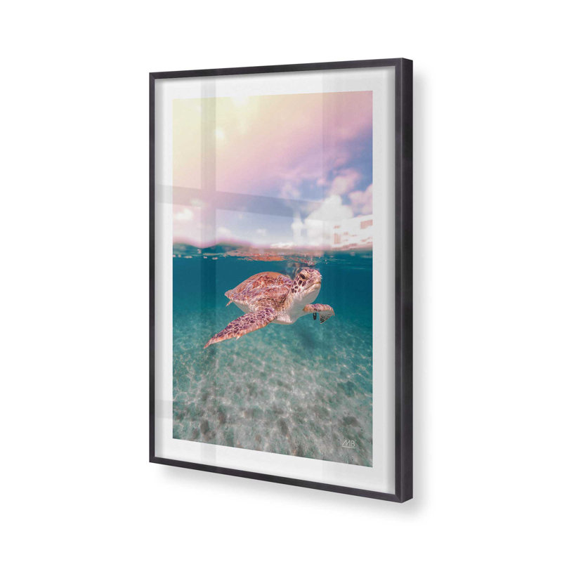 Imprimé Serene Sea Turtles , H 11 po x l 9 po, Reproduction encadrée avec passe-partout, Zinc patiné