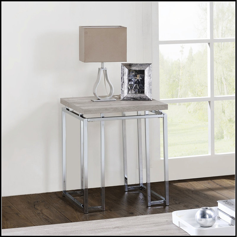 Table de bout carrée avec base en métal, plateau en placage de chêne naturel et design minimaliste moderne pour une utilisation polyvalente dans n'importe quelle pièce.