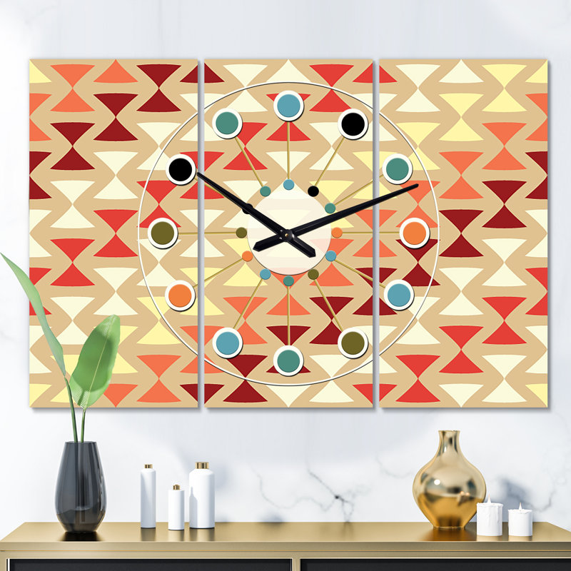 Très grande horloge murale rétro triangulaire ix Mid-Century