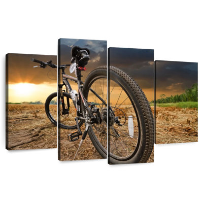 Coucher de soleil Mehar au-dessus d'un vélo