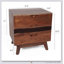 Table de chevet élégante et fonctionnelle avec beaucoup de rangement, parfaite pour la commodité et l'organisation du chevet.