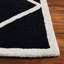 Tapis noir / blanc en laine touffeté à la main Sanyla-325170417