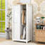 Armoire en bois avec porte coulissante, tiges de suspension réglables et plusieurs options de rangement