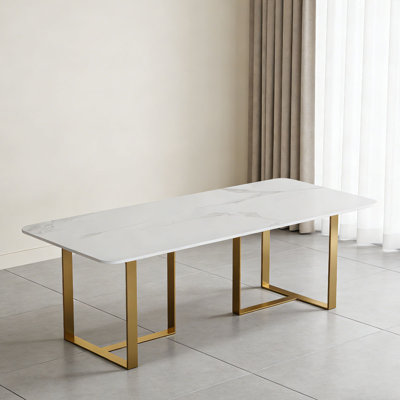 Table de salle à manger dorée