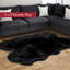 Tapis noir en fausse fourrure-77438963
