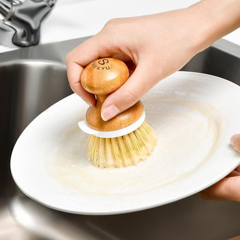 Brosse à vaisselle en bambou, brosse à récurer pour vaisselle de cuisine, brosse à vaisselle en bois naturel pour nettoyer les plats / casseroles / casseroles, grattoir intégré, poils en sisal, 1 ensemble