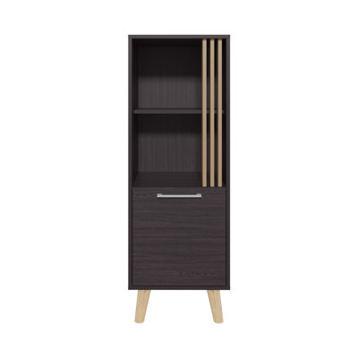 Armoire de 47 po avec deux tablettes ouvertes et un espace de rangement dissimulé. Chêne foncé. Ameublement moderne pour le salon. Fabrication en panneau de particules. H 46,55 po x l 16,81 po. P 1 porte fonctionnelle et rangement fermé.