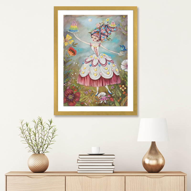 «Queen of Macarons» par Heather Renaux - impression d'art graphique, Papier encadré doré, H 32 po x l 24 po x P 1 po, Blanc