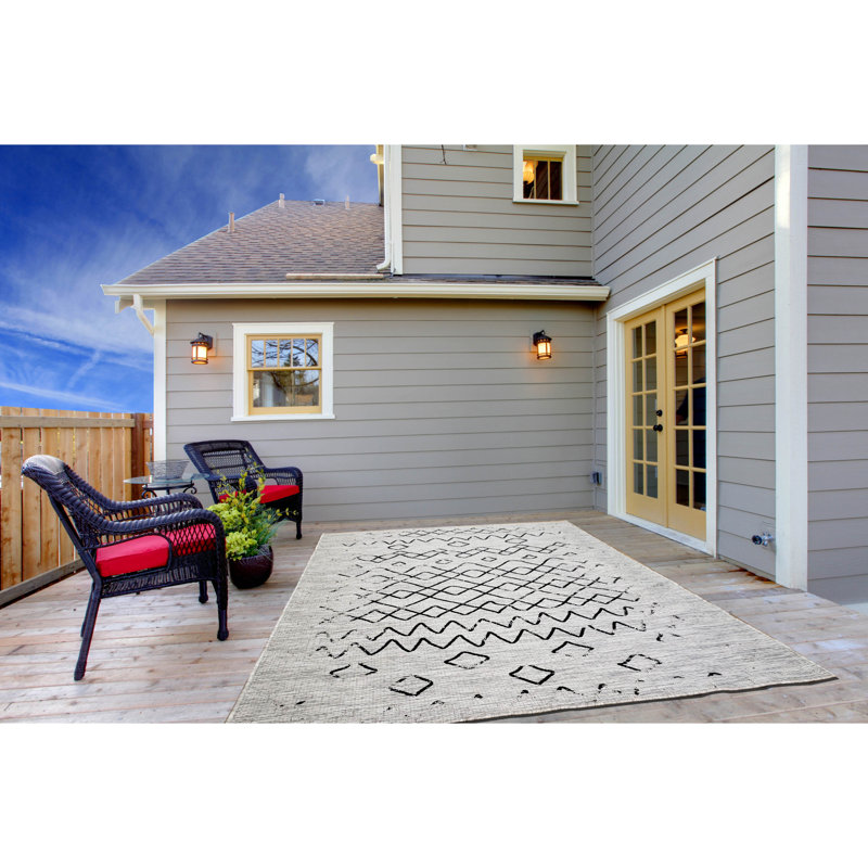 Tubbs Geometric Indoor Rug, Rectangle 5'3" x 7'6"