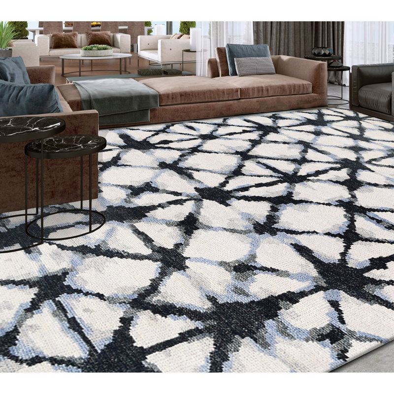 Hand Knotted Wool Geometric Area Rug in Ivory/Dark Blue, Rectangle 6' x 9'