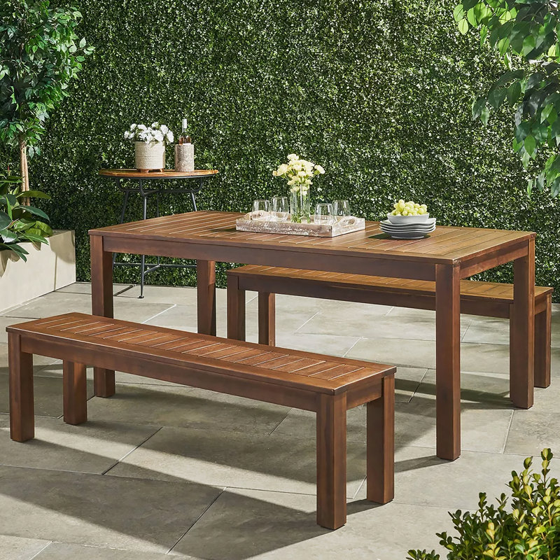 Table d'extérieur et deux bancs