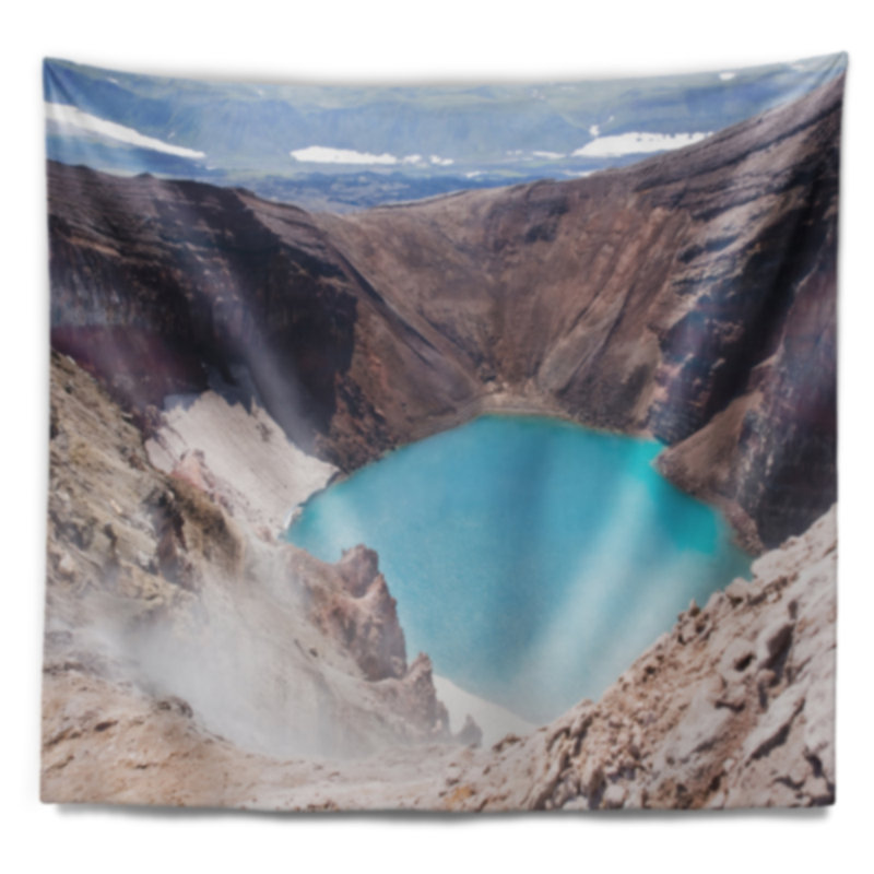 Tapisserie «Crater of Volcano Goreliy», H 32 po x l 39 po