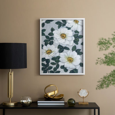 «Bright White Flowers I», reproduction encadrée - bois massif