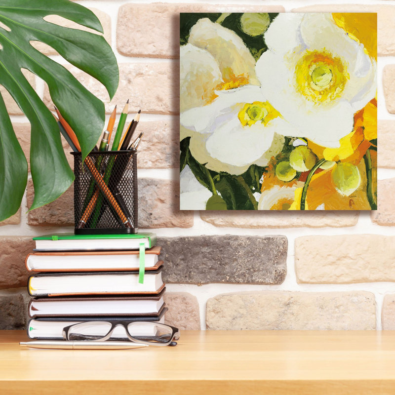 Art mural sur toile Epic Graffiti «White Anemones Up Close» par Shirley Novak, H 12 po x l 12 po x P 0,75 po