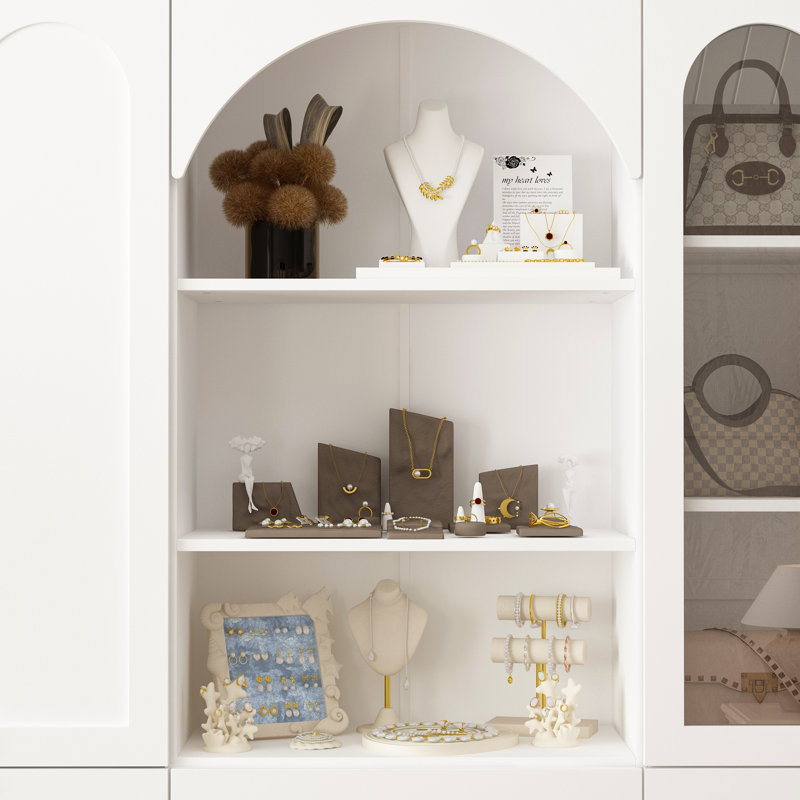 Elegent Wardrobe With Strong Storage And White Finish