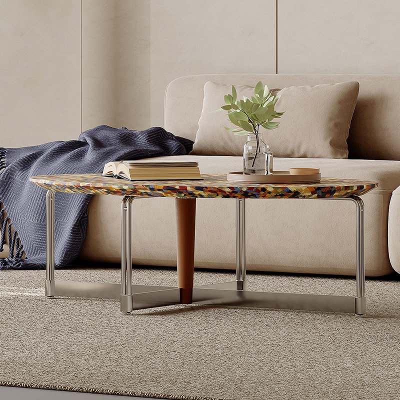 Table basse en bois de style abstrait