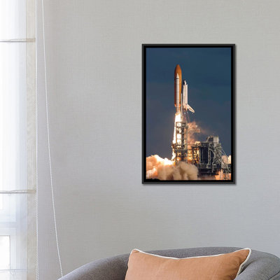 La Navette Spatiale Atlantis efface la Tour au Centre Spatial Kennedy, Floride par Rob Edgcumbe - reproduction d'art sur toile tendue sur châssis