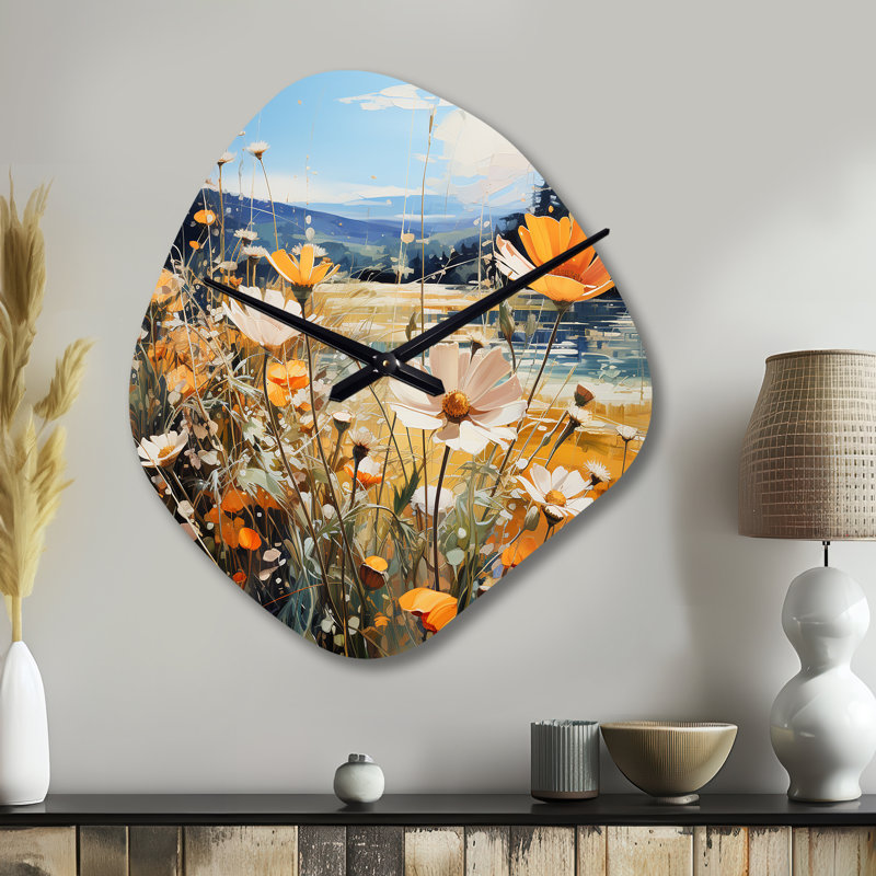 Sunny Meadows - Horloge murale en métal de forme irrégulière, impression asymétrique jaune, Petit