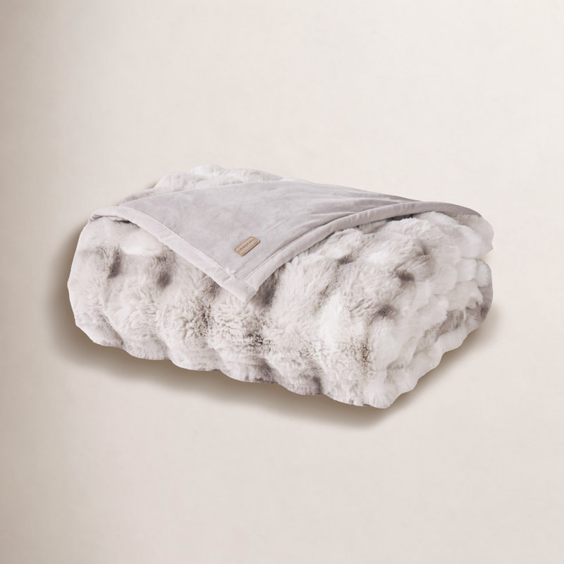 Jeté en fausse fourrure Ridgeline, L 80 po x l 60 po, Gris clair