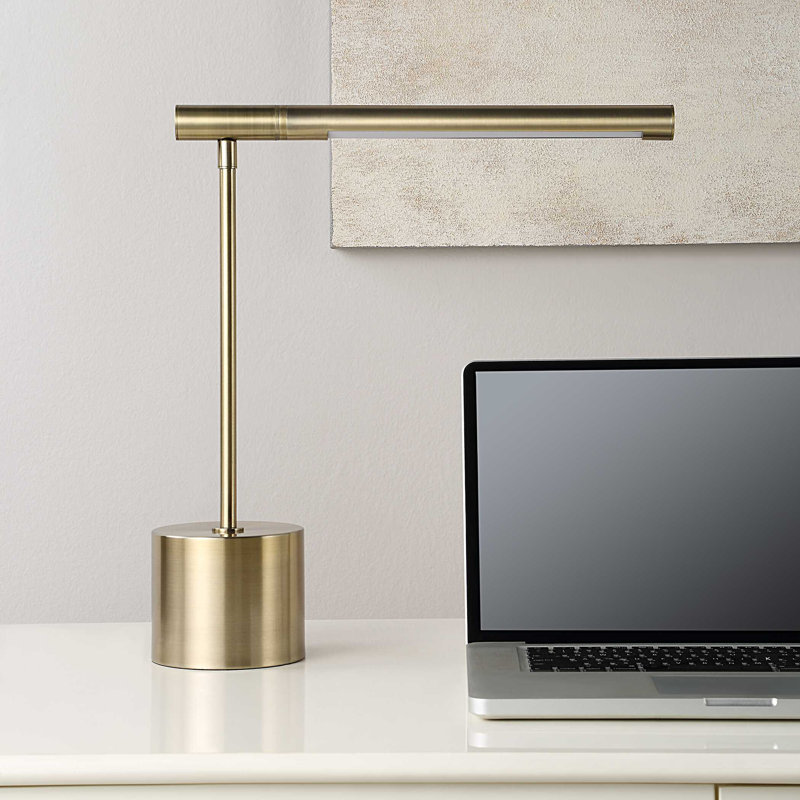 Lampe de bureau riche avec détails, lumière DEL intégrée, Laiton