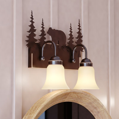 Luminaire de salle de bain rustique en bronze bruni à 2 lumières de 16,75 pouces de large Jensen, abat-jour en verre ambré, ours et arbres, à intensité variable, compatible avec DEL, fixation murale au-dessus du miroir